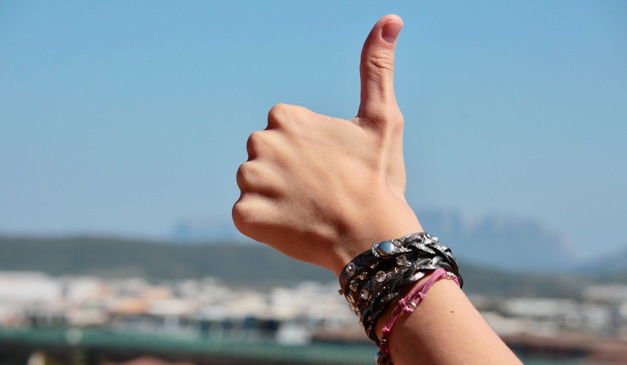 Hands Fingers Positive Bracelets  - sweetlouise / Pixabay