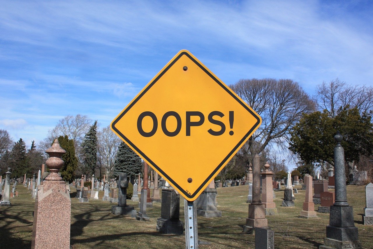 Mistake Oops Dead Death Graveyard  - Craig_Steffan / Pixabay